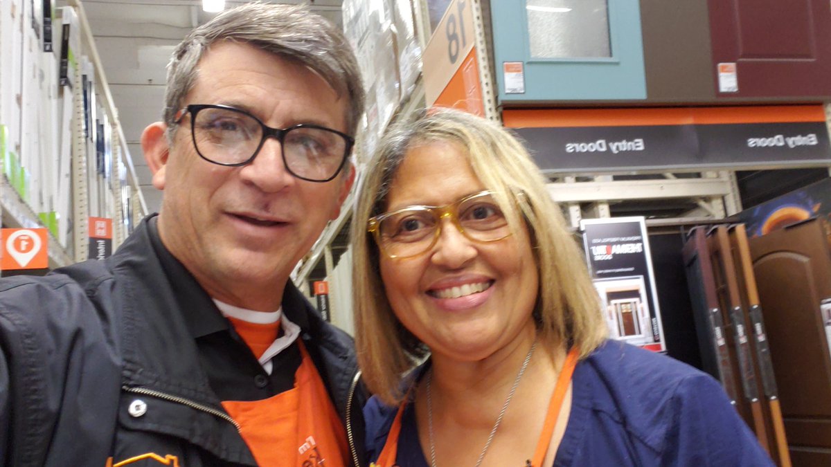 MichaelMasotto's tweet photo. @MichaelMasotto @HomeDepot6952 building store connectivity with Lisa.
Merry Christmas to all and to all to all a good lead.🌝
@HDICostaMesa 
@THDYuda 
@JonTrampeTHD 
@Munoz1Edgar https://t.co/91Y2it3eh5