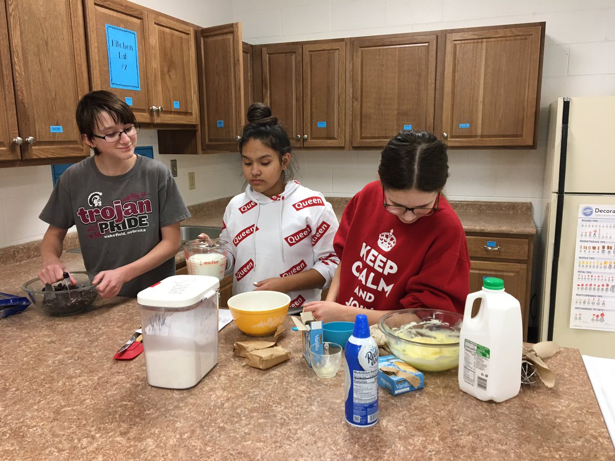 mrsgallesfcs's tweet image. Last lab for 8th grade #almostbreak #sayyestofcs