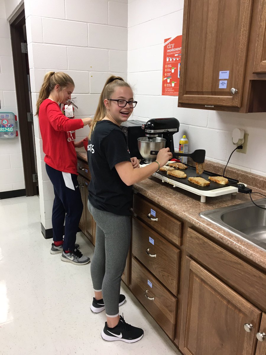 mrsgallesfcs's tweet image. Last lab for 8th grade #almostbreak #sayyestofcs