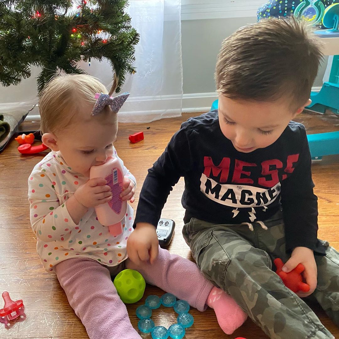 UnexpectedUps's tweet photo. Timothy &amp; Gracelynn: Been a long time since posting.. here’s gracelynn and Timmy fighting over a toy and Timmy of course won the battle

https://t.co/f0CgsOHeWY https://t.co/nnnUgEjeQ8