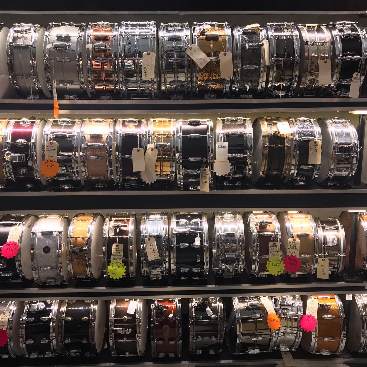 IconicInstr's tweet photo. #Zildjian K Day at @MaxwellDrumShop!!!
#IconicInstruments #VirtualInstruments #SampleLibraries #VintageDrums #ZildjianCymbals #VintageDrumsAndCymbals #SteveMaxwell #SteveMaxwellDrumShop #GretschDrums #VintageGretschDrums #TradJazz #LeedyDrums #VintageLeedyDrums #CamcoDrums https://t.co/Ojmgnp1lmI