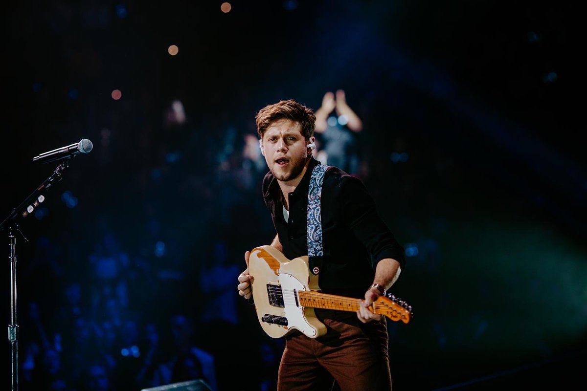 NiallOfficial's tweet photo. D.C. it was a pleasure as always, thank you @hot995 for having us . #iHeartJingleBall 📸 @_CTierney https://t.co/6nuvrxSzie