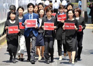 @camomillem0703 被害に合われた女性は泣き寝入りせず声をあげて下さい。口止めをされているならそれも含めて週刊誌に掛け合って下さい。野党の皆さんも寄り添ってくれるはずです。
#MeToo 