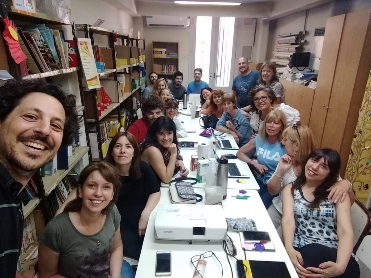 profarellanos's tweet photo. El mejor equipo de trabajo... facilitadores de Escuelas Intensificadas en Nuevas Tecnologías. CABA - Argentina #eint https://t.co/LXfQoYUiT5