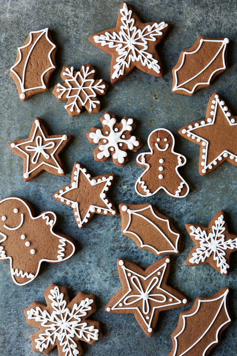 CakeVenice's tweet photo. Festive treats from Mich’s NEW book Everyday Bakes to Showstopper Cakes available to preorder here https://t.co/4YHtODRlKE https://t.co/IxOF2VBiLc
