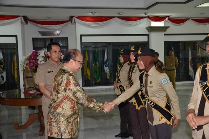 tppkemendes's tweet photo. Sekjen Kemendes Bpk @anwsanusi
 bersama Taruna Praja IPDN utk bersama sama membangun sinergi untuk mendampingi desa mengelola asa. 
@jokowi 
@halimiskandarnu 
@imansyukri 
@taufikmadjid71 
@FahriLabado 
@SukoyoKasekpro https://t.co/IeOcmvwOgM