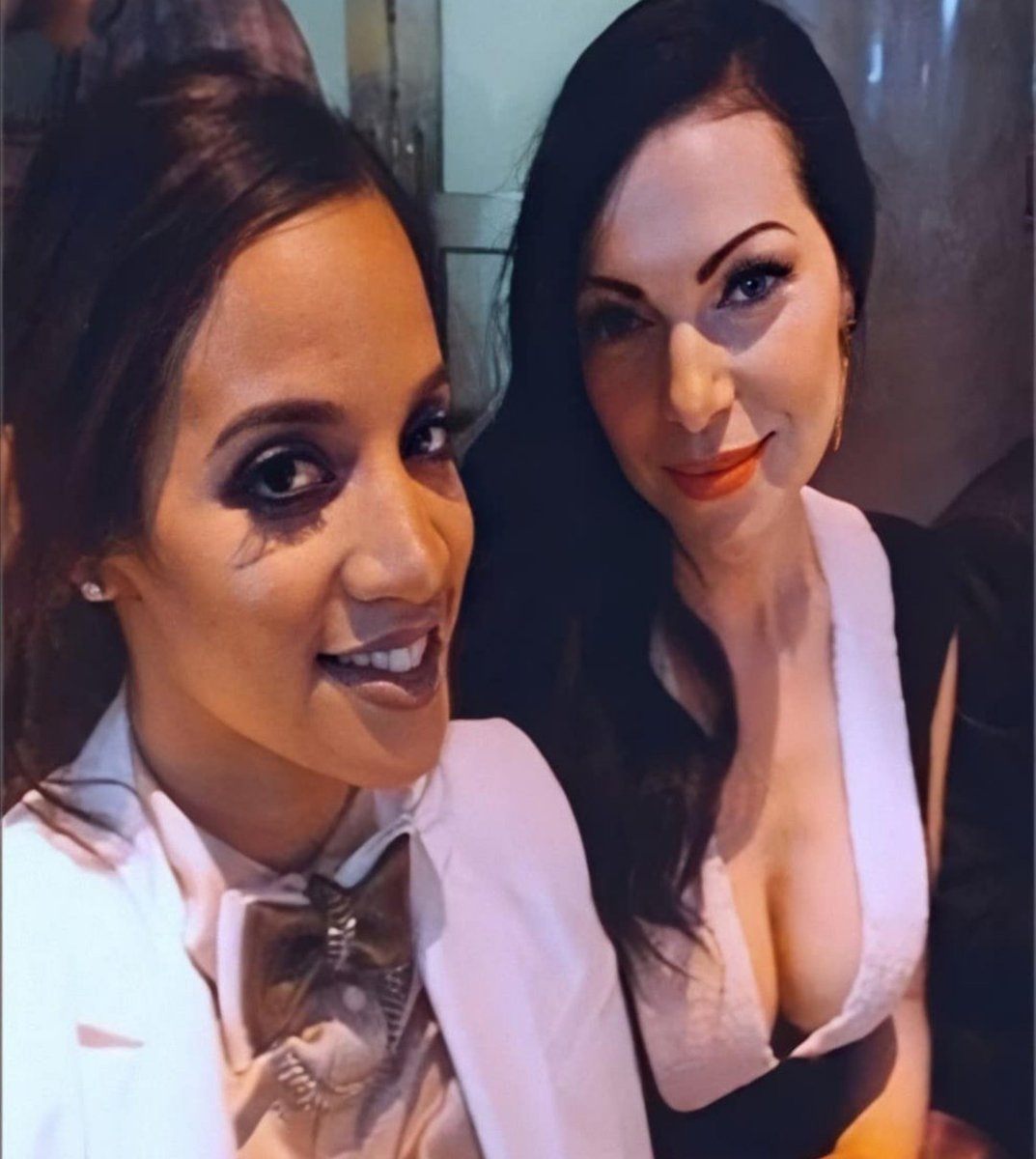 L1tav1s1215's tweet photo. I saw that and I still look like it. ๐ณ๐ฎ๐ณ
*died*
@LauraPrepon , wow ... *thud*
#lauraprepon #OITNB #oitnbcrew #dashapolanco https://t.co/QeIfOFUKr1