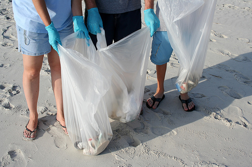 TheCleaningQ's tweet photo. 'Beach clean-ups have become a popular activity as part of humanity’s ‘bid to save the planet’. Every year, hundreds of thousands of people globally participate in ridding the shores of plastic.

#TheCleaningQuest #cleanerbeach https://t.co/K6IiHz3Kuj