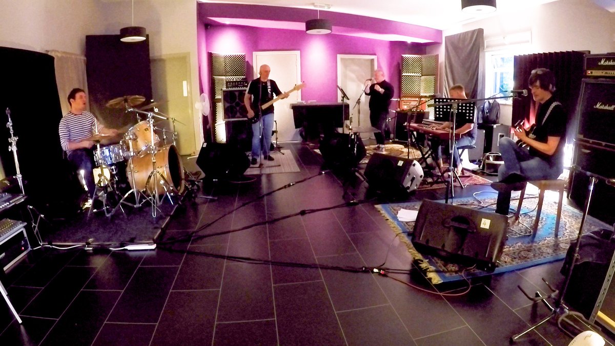 StartModBand tweet media