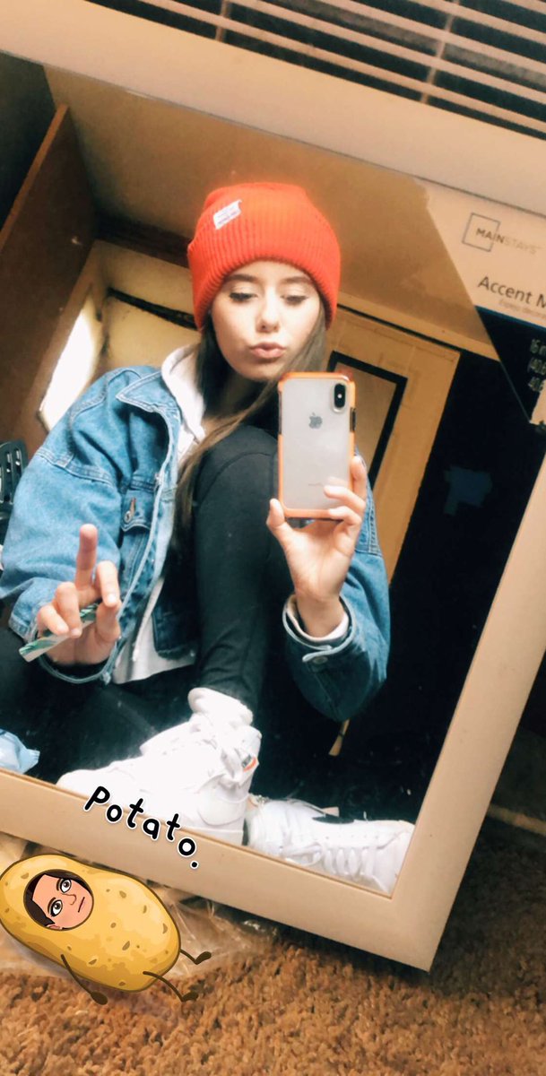 sauceIord's tweet photo. Not much change here ~ just less photogenic, more pale, and gayer den ever ~ still a raging BITCH tho so catch these hands if u MUST #MoneySigns https://t.co/ihf4iLzs7C