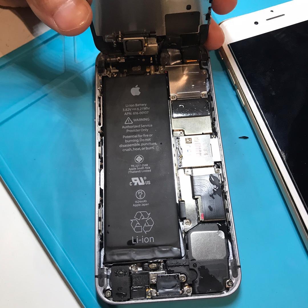 iospital_twt's tweet photo. Dah 18 kali iphone ni masuk air, kali ke 19 ni aura dia nak sampai iospital tercapai π Ada yg nak admit iospital jugak ?
#iospital #iphonerepair #android #androidrepair #repairiphonemurah #repairandroidmurah #repairandroid #repairiphonemalaysia #repairandroidmalaysia https://t.co/x1Nl8UPiXe