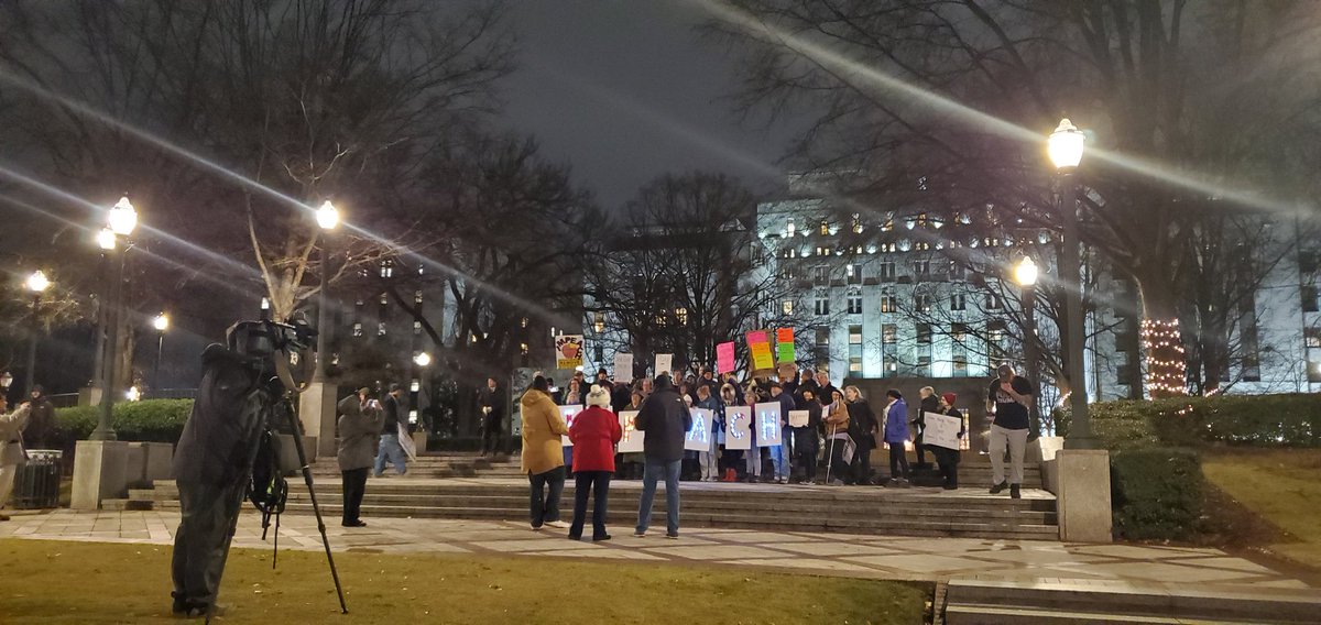 julia_s_juarez's tweet photo. #ImpeachmentRally in #BirminghamAL
#alpolitics
#BhamPolitics https://t.co/hzplei5z3h