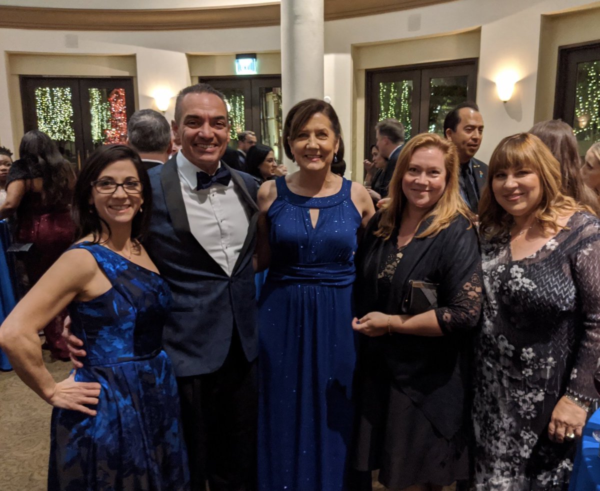 GlobalWaterWork's tweet photo. Encourged to see so many of our favorite #waterpeeps at #BraveBlueWorld @ScottHoustonCA @BLinerWater @Emiliovargas2 @tamarakahn @BlueTechR @MaryEggert @WahaInc @sally_gutierrez ... One more reason for #HOPE this beautiful season... #WaterIsLife #WaterWorkersRock #WomenInWater https://t.co/yzj6b0Z5ys