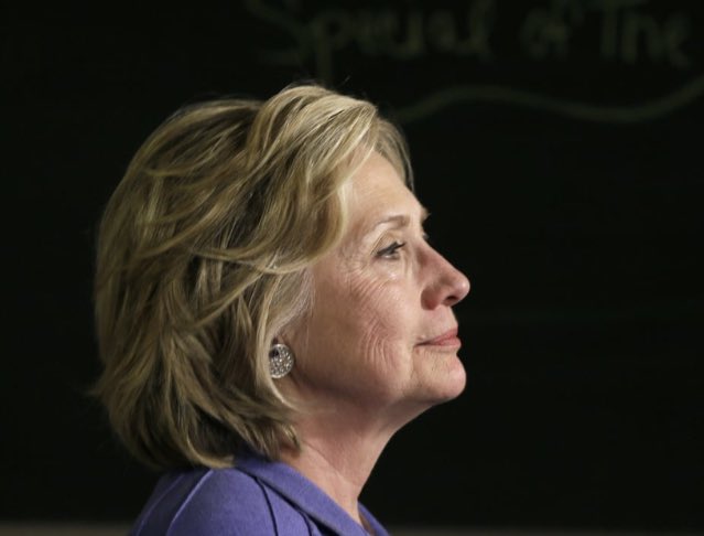 The_Cling_On's tweet photo. @RonColeman @ianmiles @Paul_Sacca It’s not her, that’s what’s going on. The woman on the left has an oval face & light green eyes... Hillary has a round face & blue eyes. Look at their side profiles. It’s another #HillaryBodyDouble https://t.co/wSqfFTARs5