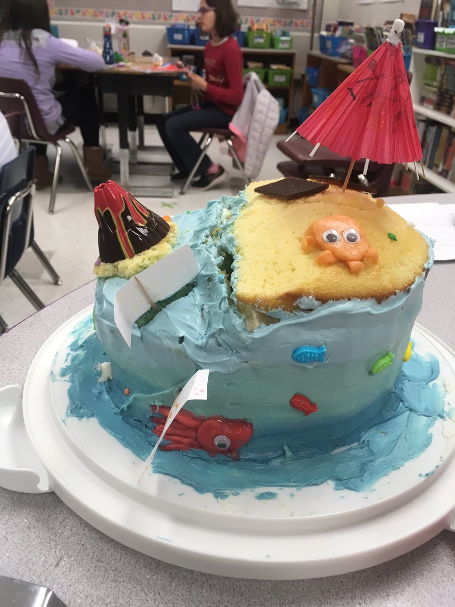 MsSwanton5th's tweet photo. Ella and Hazel made the most delicious model of the ocean 🌊 https://t.co/prEy7NAwTt