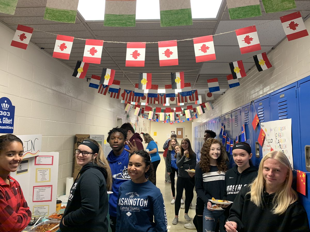 FernandezMCHS's tweet photo. Great times today in the internal food fair. #TogetherWeWin https://t.co/YKsVxwGq98