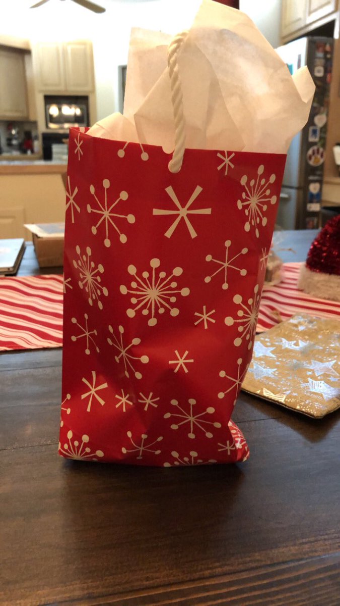 Happy_Holmes's tweet photo. I did two of the @Waterstones gift wrap tricks today!!!!! Made a gift bag out of wrapping paper and the display wrap! #giftwraphack https://t.co/bQAuTJiK70