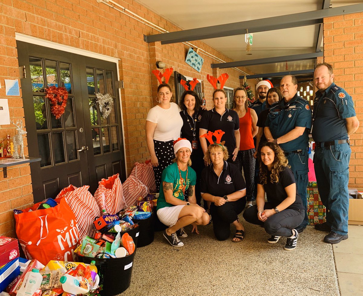 QASBrisbaneNth's tweet photo. Metro North visiting a refuge as part of the annual Domestic and Family Violence Christmas Donation Drive🎄Appreciation for the spectacular women that work at the refuge and a massive thanks to all the wonderful QAS staff that donated 🙌🏼 🚑 @QldAmbulance https://t.co/guiv9FHZS9