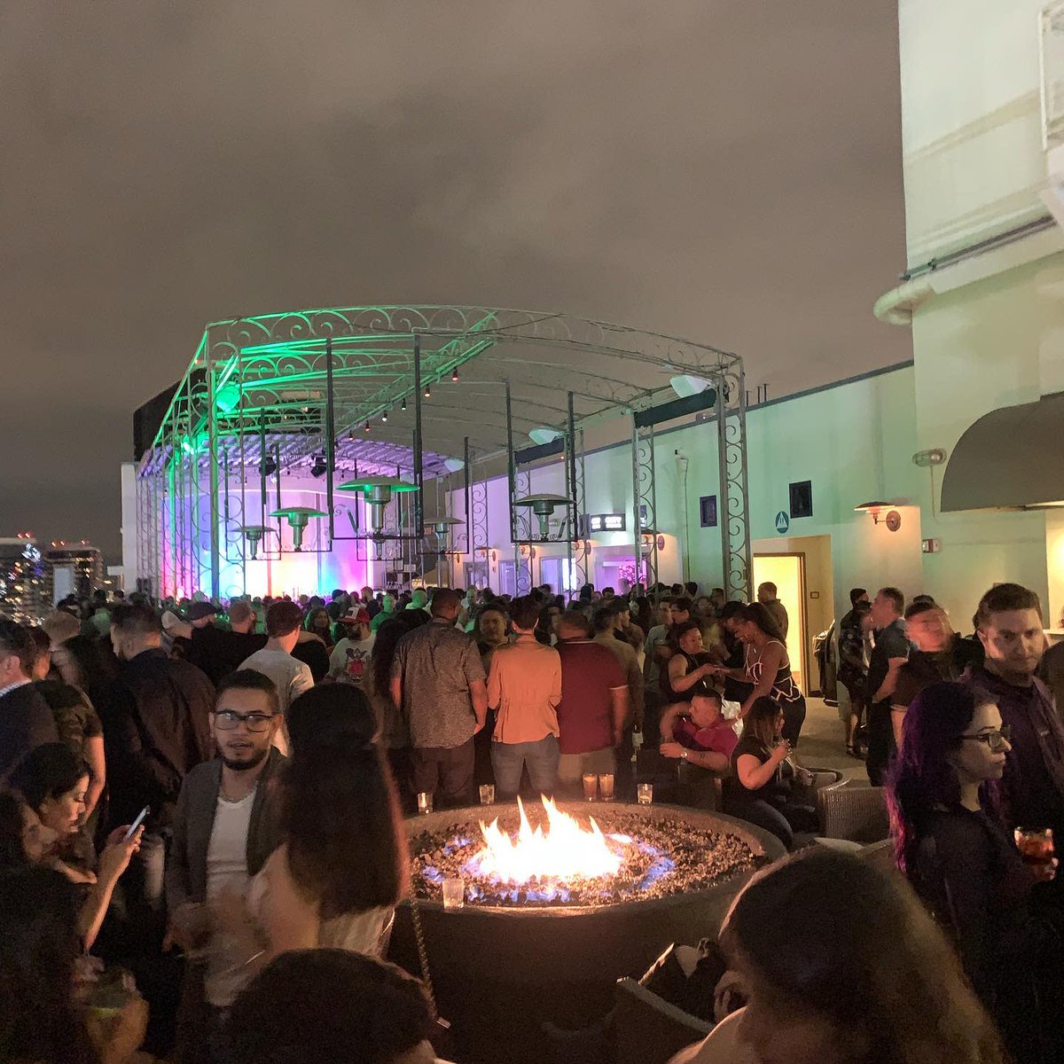 AltitudeSky's tweet photo. Altitude can be described in one word: lit. 🔥
📷: ryan.encore

#Gaslamp #AltitudeSkyLounge #22FloorSD #SanDiego #GaslampQuarter  #YouStayThirstySD #SanDiegoDrinks https://t.co/YPRyc0Px5u