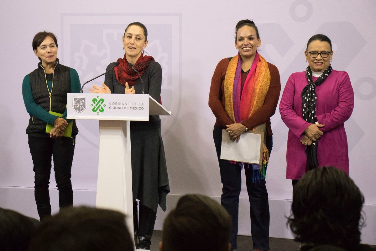 SEDEMA_CDMX's tweet photo. Hoy, la Jefa de Gobierno @Claudiashein y nuestra titular @mroblesg presentaron el modelo de consulta pública para grandes construcciones,  mecanismo para que los grandes desarrollos tomen en cuenta la opinión de las y los vecinos 🙋🏻‍♂️🙋🏻‍♀️

Aquí los detalles: https://t.co/w2QZELWkAA https://t.co/0lnfCu1JXm