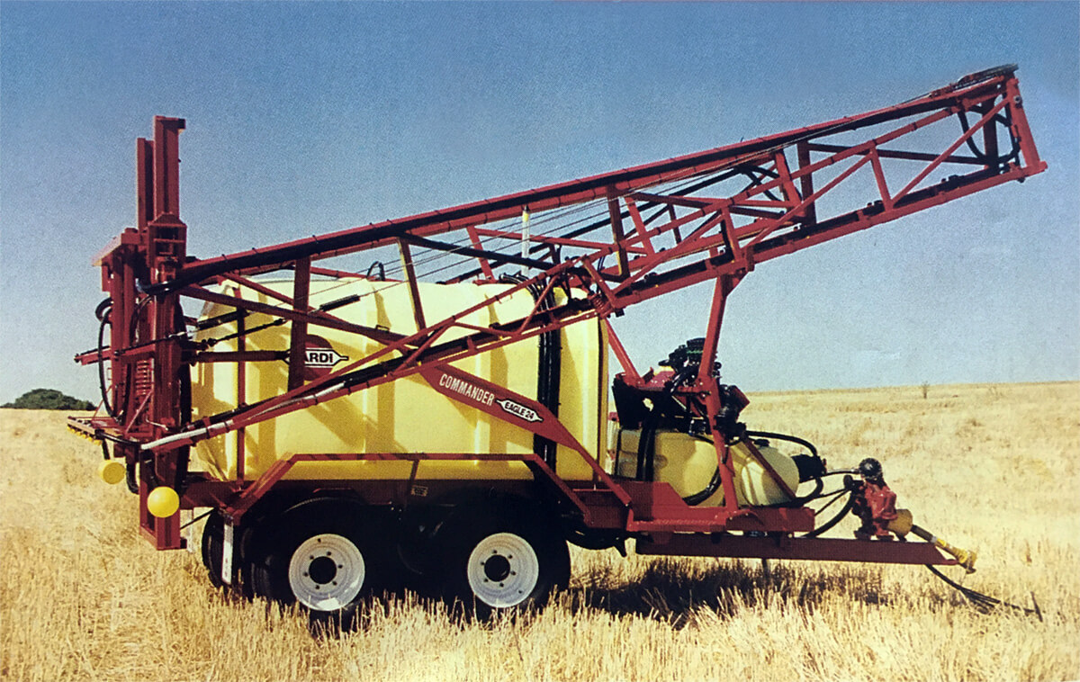 HARDI_Australia's tweet photo. Recognise this bad boy? Yep, it’s the 4,200 l #HardiCommander from our 1998 catalogue. Compare it to the current #Commander with its streamlined tank, 10,000 l capacity, ISOBUS, #HSELECT #NozzleTech, ActivAir and booms to 48 m. What difference 21 years can make! 
#HardiWorksHere https://t.co/0OKbsJN8mH