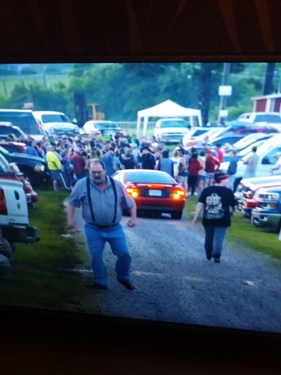 This aint a car boot sale This is Americas poor cannot afford HEALTH CARE sleep in cars over night for free treatment 
#dirtywaronNHS