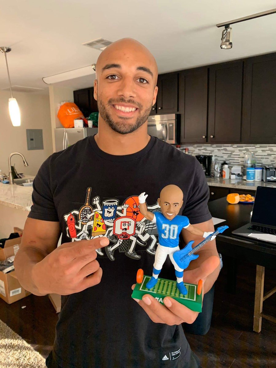 CamTweets23's tweet image. @AustinEkeler I'm friends with your long lost twin, @Powell_36