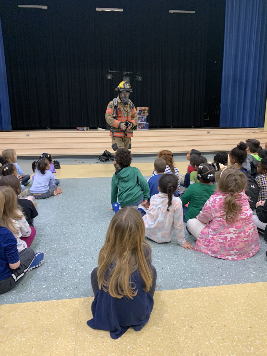 ms_pepito's tweet photo. Firefighter Chris stopped by today! 👨🏼‍🚒 We learned a lot about fire safety and what we can do in emergency situations. https://t.co/7OTrW7SY1d