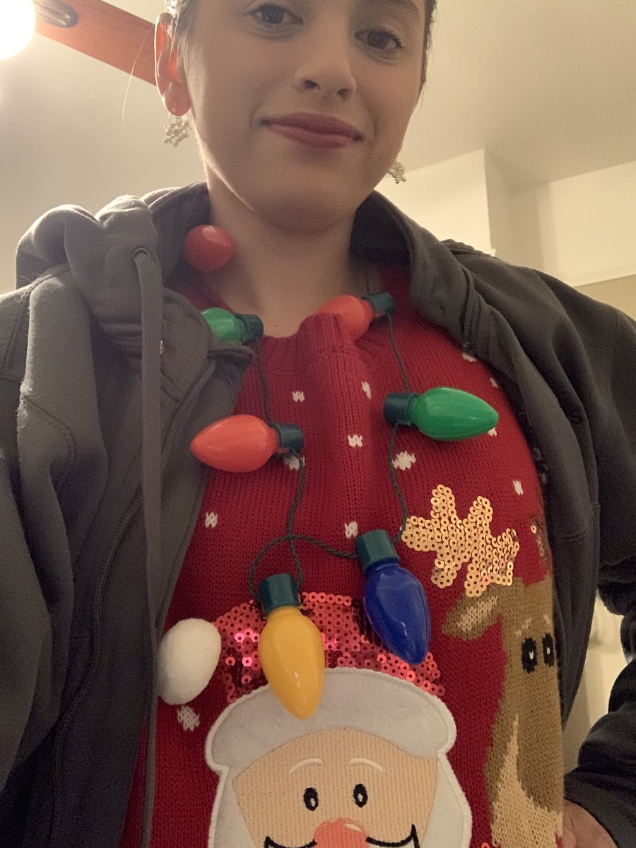 emilyortiz94's tweet image. #ugly sweater at work #dck1 #deliveringmiles #amazon