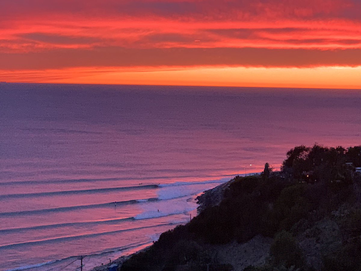 Ridiculous sunset tonight from my building 💕💜💙🧡💛💕

#nofilter #decembersunsets #pacificviews #offmybuilding #blessed