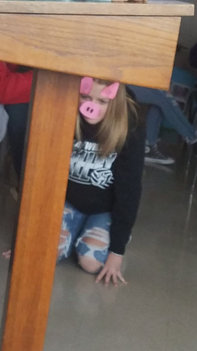 WHS_Mata's tweet photo. Un día normal en la clase de español https://t.co/rKNzpPdiWH