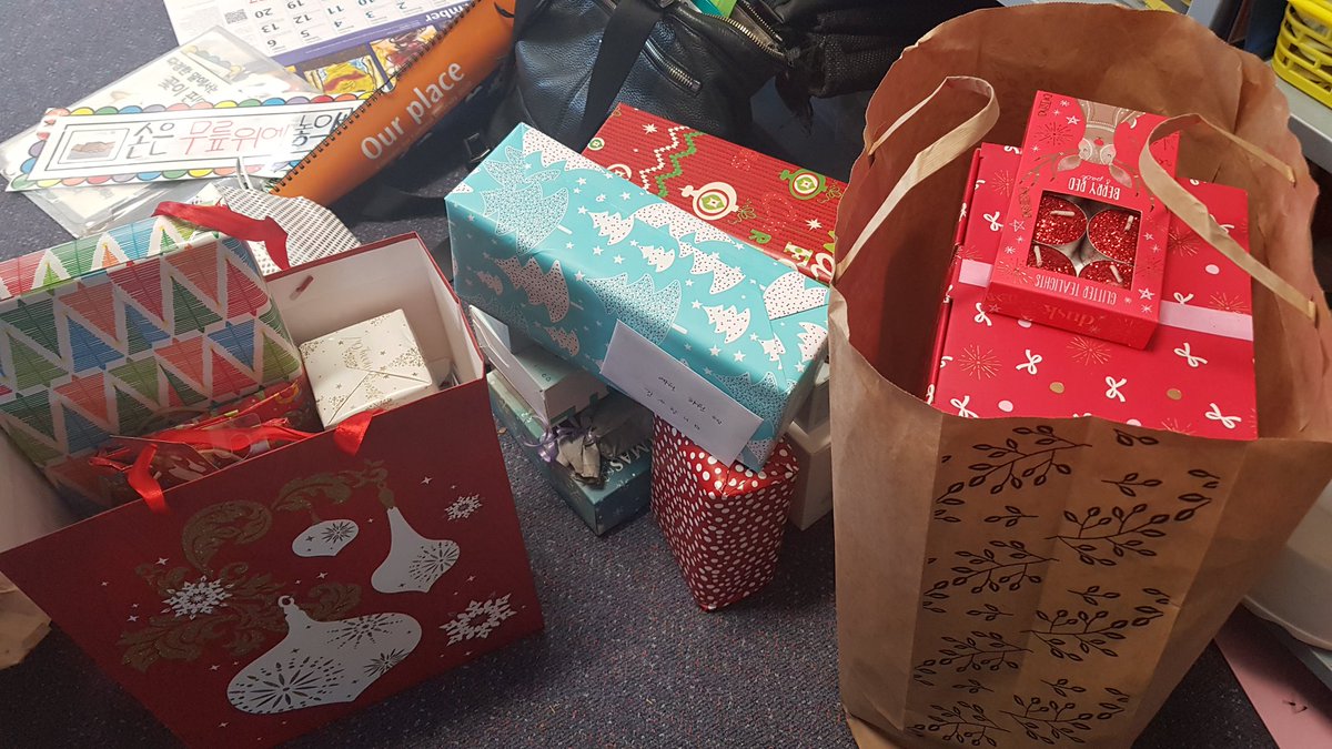 Luckiest teacher in the world! Reading all my students' cards of expressing their appreciation makes me teary. Thanks to my students and families. 고맙습니다. 사랑합니다! <a href="/StrathfieldSPS/">Strathfield South PS</a> <a href="/LanguagesNSW/">Languages NSW</a>