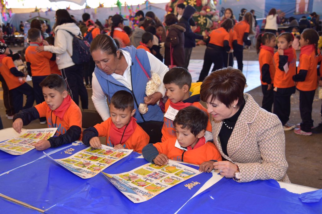 Yolanda_dOrozco's tweet photo. Más de 3 mil nin@s procedentes de los 11 municipios de #Aguascalientes disfrutaron de la pista de patinaje, juegos mecánicos, talleres infantiles y elaboración de galletas en #VillaNavidad 2019 
#HacerLoCorrecto https://t.co/keeGKun7KX