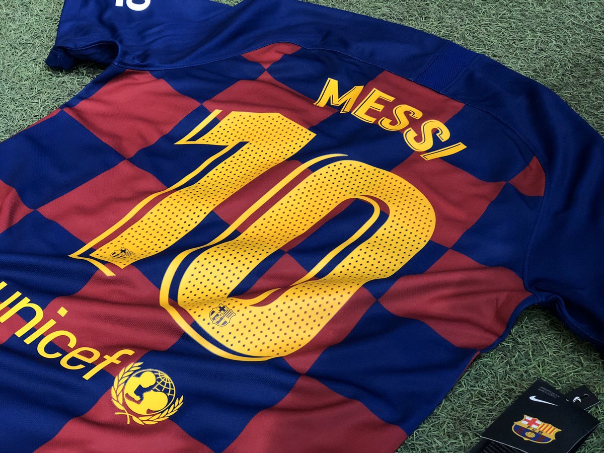 ATENCIÓN ⚽️

Si #Messi anota en El Clásico, regalaremos este jersey talla M personalizado.

Participan todos los que den RT a este tuit y nos hagan un comentario con el hashtag #InnovasportElClasico