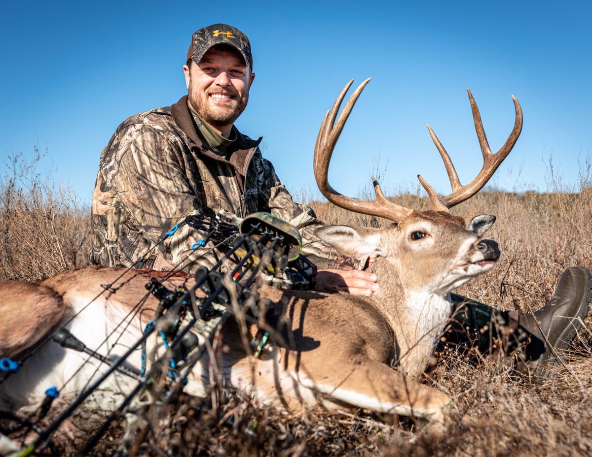 VenaticFanatics's tweet photo. It’s been a challenging TX deer season. When you least expect it, all of the hard work will pay off.  After a 5 min standoff and holding 3 mins at full draw, a deer named Bourbon is on the ground! #VenaticFanatics @Mathews_Archery @underarmour https://t.co/nNh70wKBlg