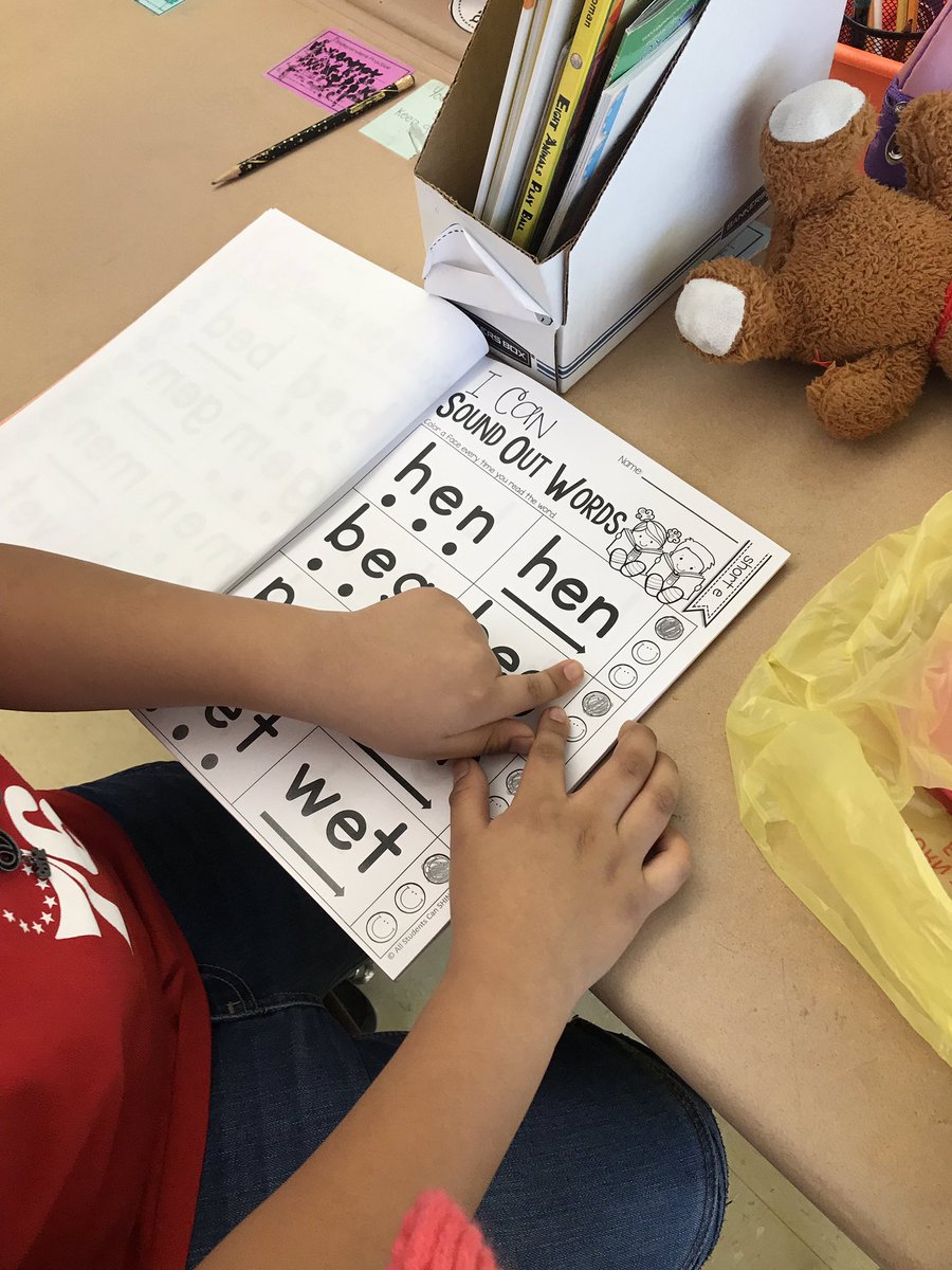 MissMirra2's tweet photo. We can read!! No matter our level we can read by practicing cVc words, vowel team sounds, or individual letter sounds! Focusing on what we CAN DO! #ESL #CanDos https://t.co/w0IrdCxpvZ