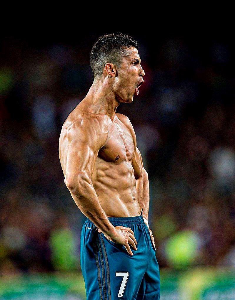 Juezcentral's tweet photo. Historia contada por Benatia, compañero de Cristiano en la Juve, en entrevista con RCM Sport... https://t.co/PxrZ7S7X6Z
