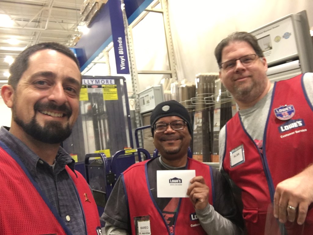 Alan recognizing some of our great associates at 1163! #lowes   <a href="/RecoWatson/">Reco Watson</a> <a href="/RobertJ55597237/">Robert Jefferson</a>