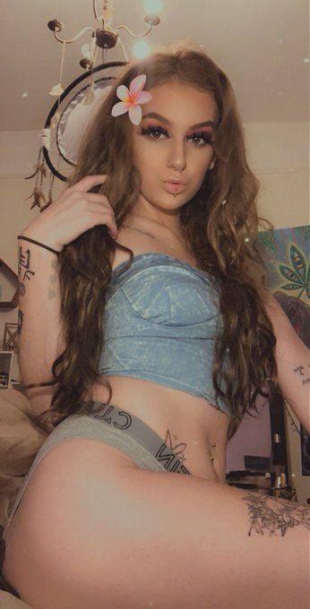 hello I&rsquo;m acting out again https://t.co/Jqxxho3Ao1<a href="/tag/blunt"class="tags"><span>#blunt</span></a><a href="/tag/stonernation"class="tags"><span>#stonernation</span></a><a href="/tag/drugfamily"class="tags"><span>#drugfamily</span></a>