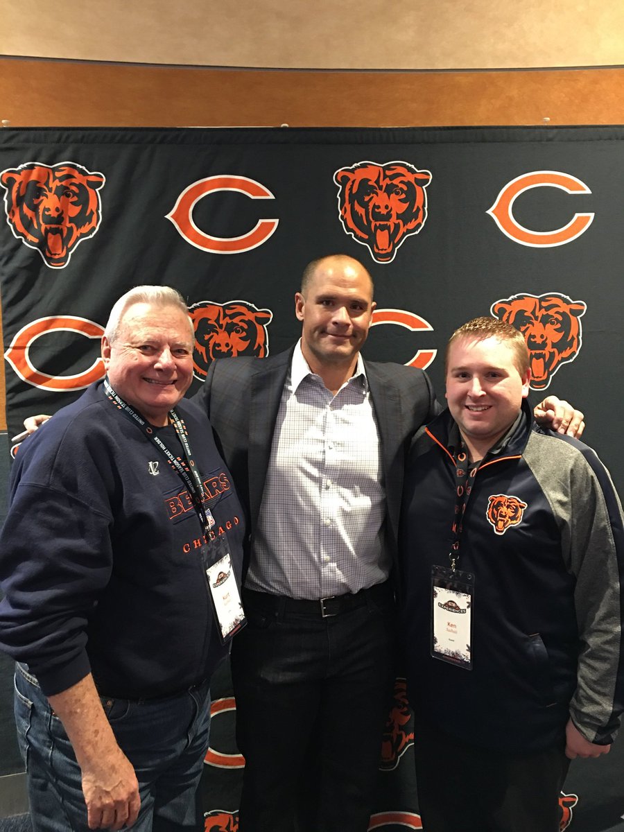 kenkaufhold's tweet photo. Thank you @BearsSTH and @olin_kreutz for a great evening at Halas Hall! #sthexperiences https://t.co/LzZiOT4o6c