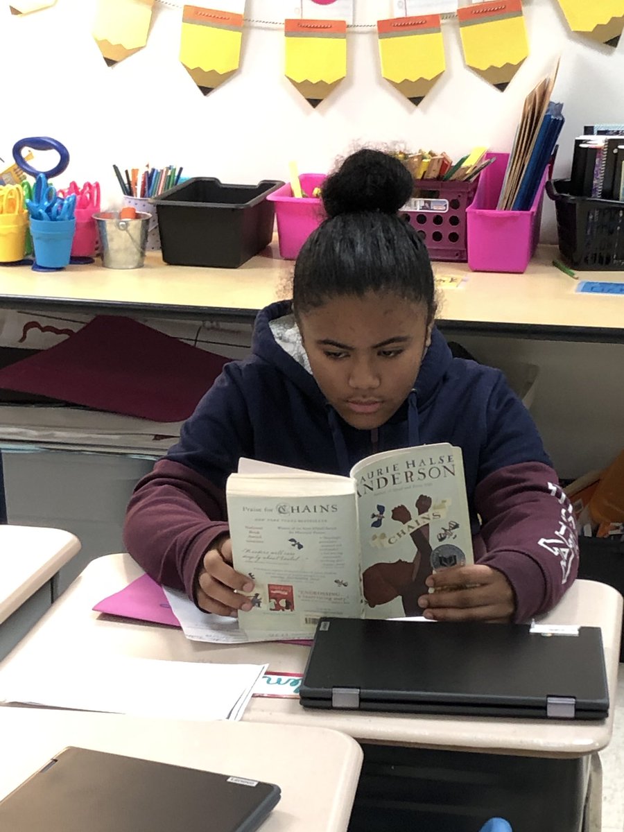kellyaoconnell's tweet photo. Reading, writing, and discussing three different texts in fifth with @E_Amorette and @MsCasanova2. Students were on task, engaged, and really seemed to enjoy reading @MarsEstatesBCPS! #NoBusyWorkHere #marsstars https://t.co/fNfvqeIRXp