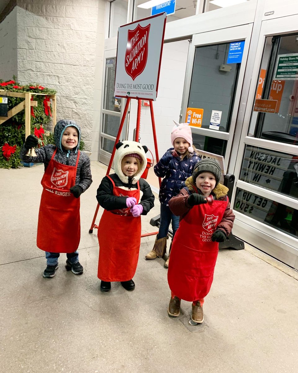 EdTechDani's tweet photo. This kiddos were ringing the @SalvationArmyUS bell 🔔 representing @GymKix !! Good job Avery, Bennett, Preslee, and Gavin!! #SalvationArmy #gymkix https://t.co/3TfcpSpRxm