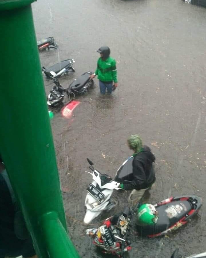 Buat abang2 ojek yg  ngeluarin duit utk perbaikan motor, ada dana 20 jt utk motor yg terendam banjir. 

Kirimkan foto  struk servis motor akibat  banjir dari bengkel  ke no WA 0812 8073 2197
Kirimkan nomor rek anda.

Sy akan transfer biaya servis langsung ke rek anda.

Thanks

BS