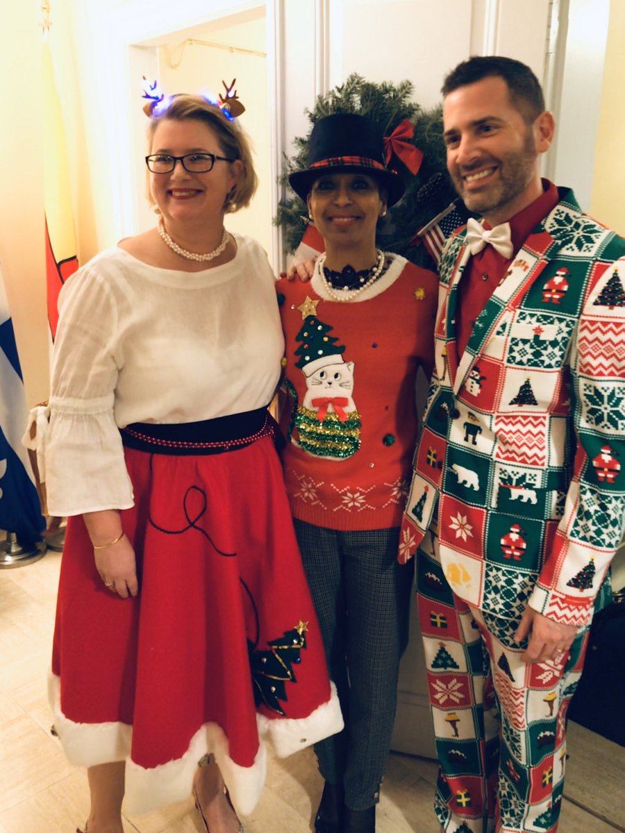 NadineGirault's tweet photo. J’aimerais remercier @usconsquebec pour cette soirée en l’honneur de nos liens avec les #EtatsUnis🇺🇸Merci beaucoup Mélanie et Michael ! #UglyChristmasSweater #quebecUS https://t.co/9qguyCMXMo