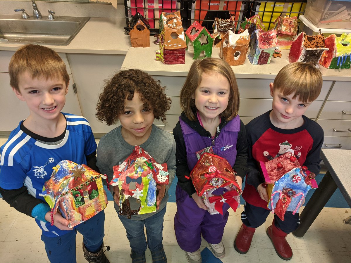 Clay clubbers finished their gingerbread houses today. Here are some great Kindergarten examples!