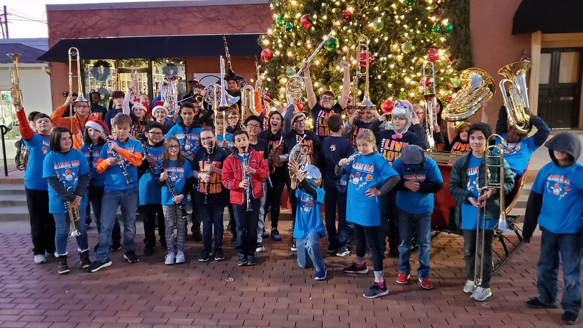 Williamsmsband's tweet photo. Group 2 performing some holiday tunes in downtown rockwall. Had a few RHS Jackets join us too! @WMS_Wildcats  @risdfinearts @OWB_JFND @gheagles @CeliaHays https://t.co/gAmR3tPdYm