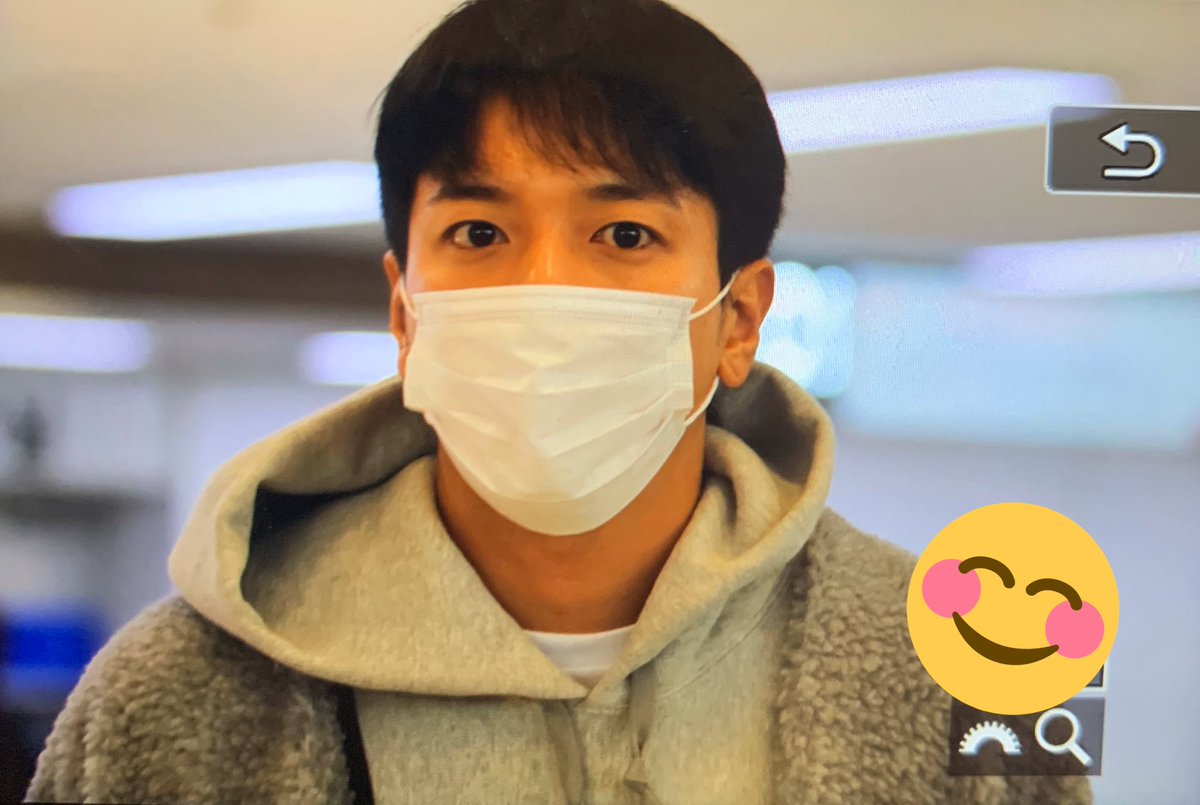 Vvely_yh's tweet photo. 191218 출국 정용화 프리뷰 
미리메리크리스마스❤️
#정용화 
@JYHeffect https://t.co/ONjHTbBxAX
