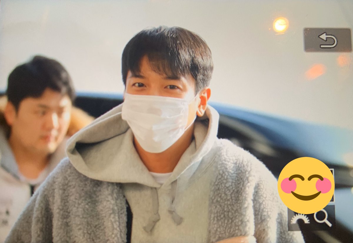 Vvely_yh's tweet photo. 191218 출국 정용화 프리뷰 
미리메리크리스마스❤️
#정용화 
@JYHeffect https://t.co/ONjHTbBxAX