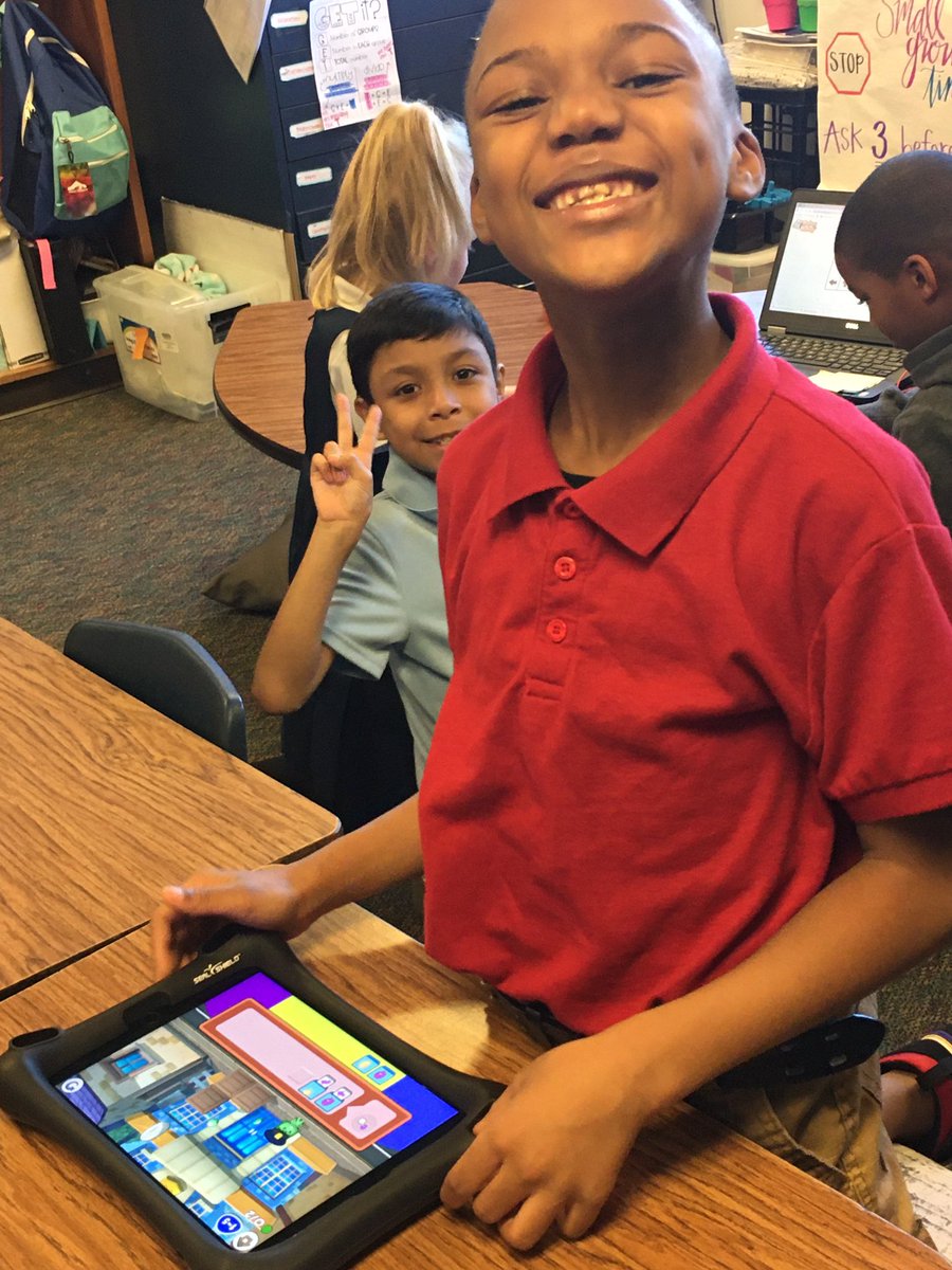 MrsHuber_DLC's tweet image. Had a great time coding with @ywilliams1120 and our @ASJohnston1 3rd graders today as they took part in the #HourofCode2019 ! They had such a great time!! @codesparkapp @Sphero @gotynker