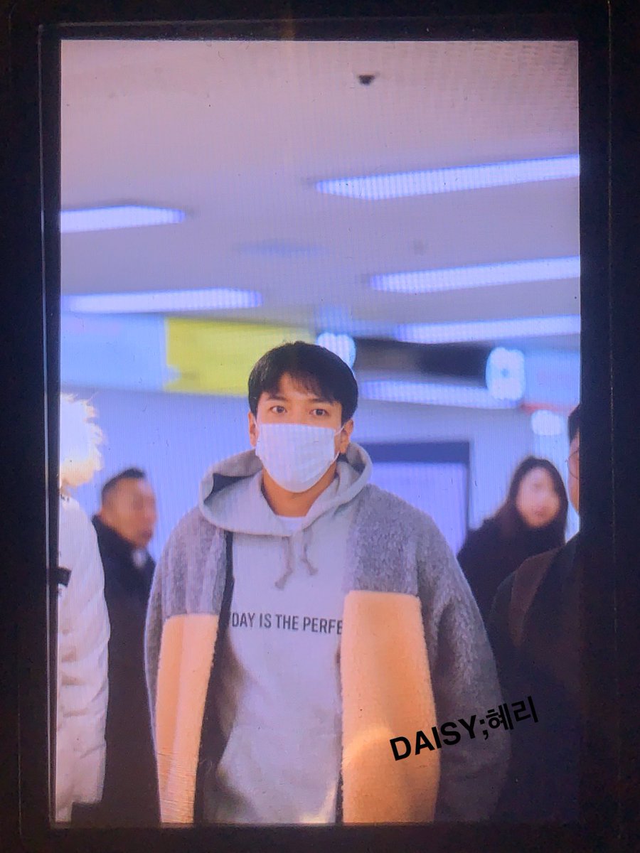 eri3232's tweet photo. 조심히다녀오세요🙋🏻‍♀️🙋🏻‍♀️✈️❤️ https://t.co/WfrWlMxeOd
